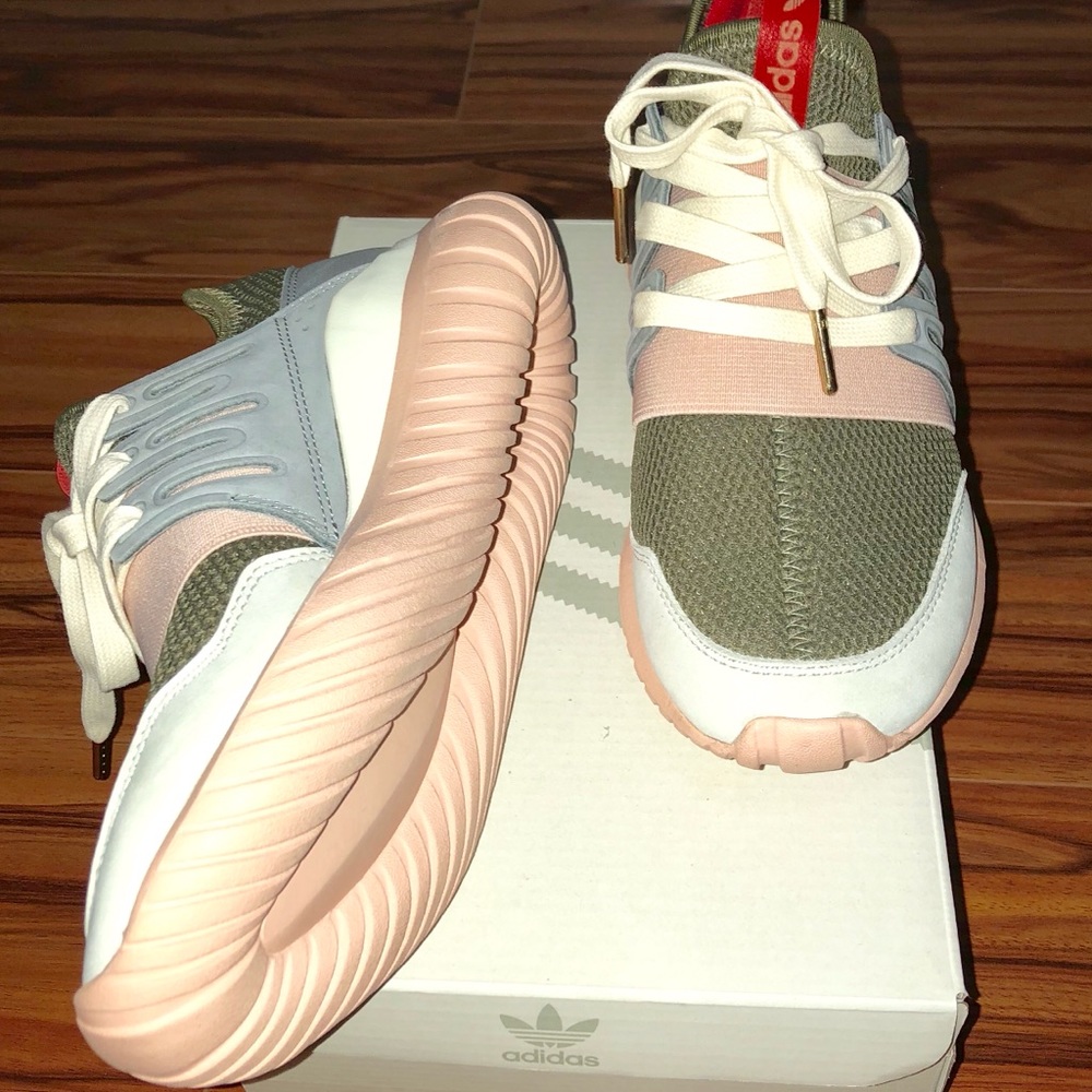 Custom Adidas - Picture 2 of 5